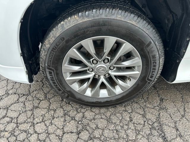 Used 2016 Lexus GX 460 Luxury w/ Preferred Accessory Package image 11