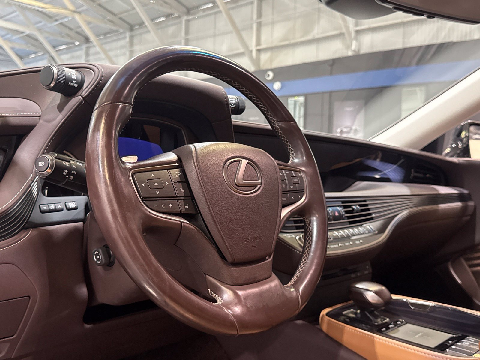 Used 2018 Lexus LS 500 w/ Accessory Package (Z2) RWD image 20