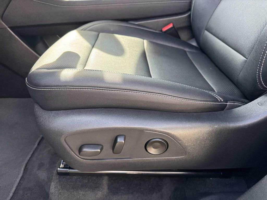 Certified 2025 Chevrolet Traverse LT image 18