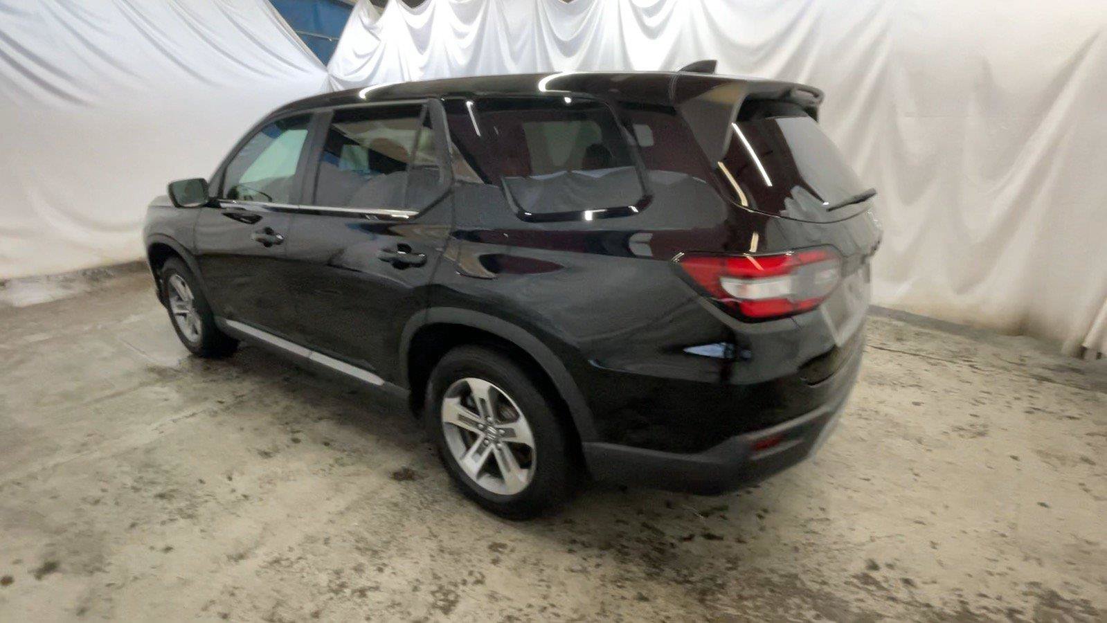 Certified 2025 Honda Pilot EX-L image 10