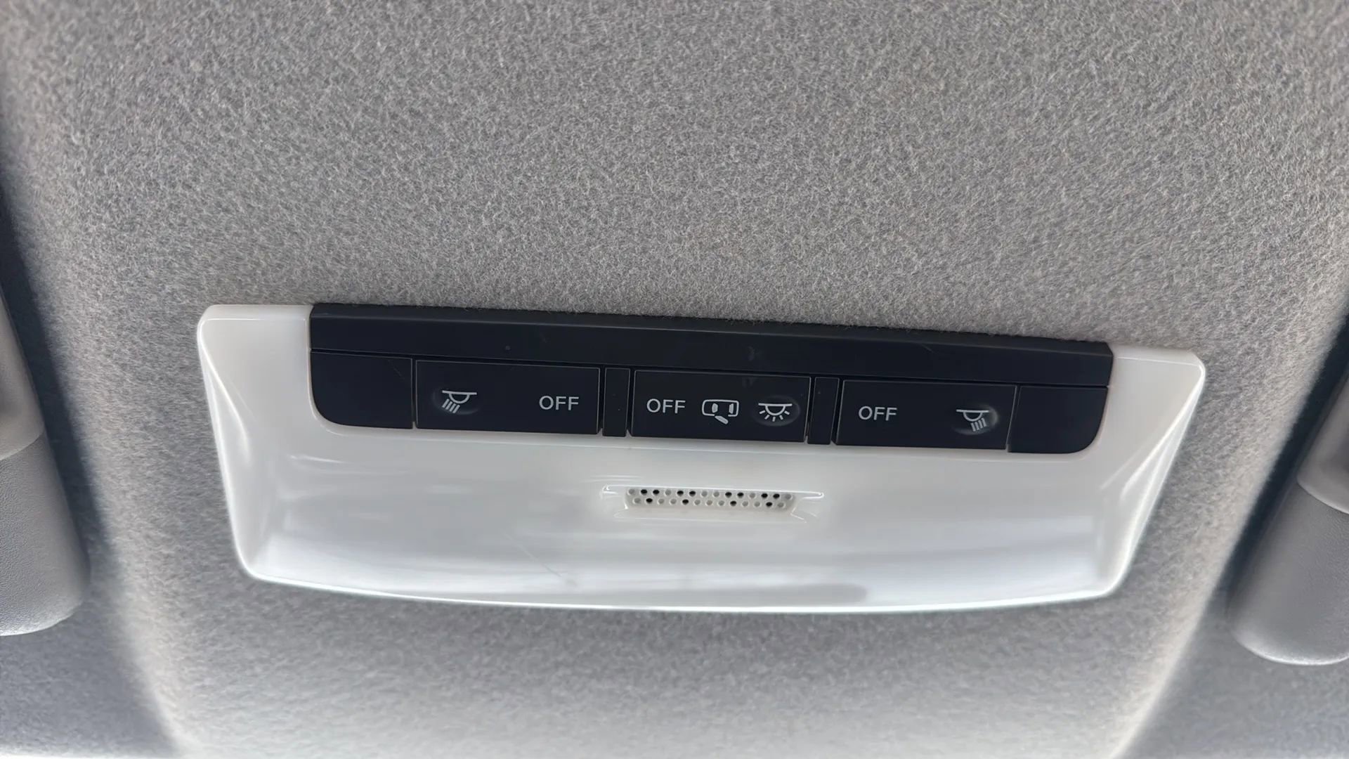 Used 2019 Nissan Kicks SV image 21