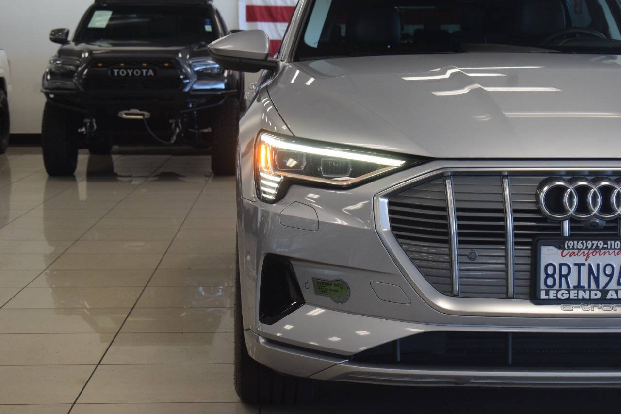 Used 2019 Audi e-tron Prestige w/ Prestige Package AWD/4WD image 9