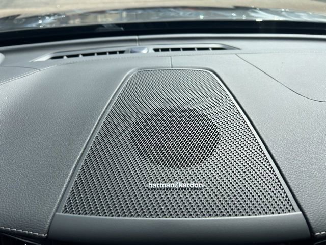 Certified 2025 Volvo XC60 B5 Ultra image 40