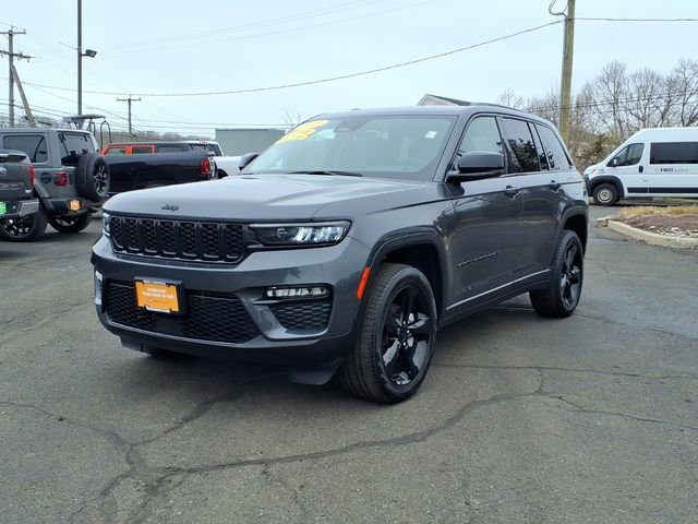 Used 2023 Jeep Grand Cherokee Limited w/ Black Appearance Package AWD/4WD image 7