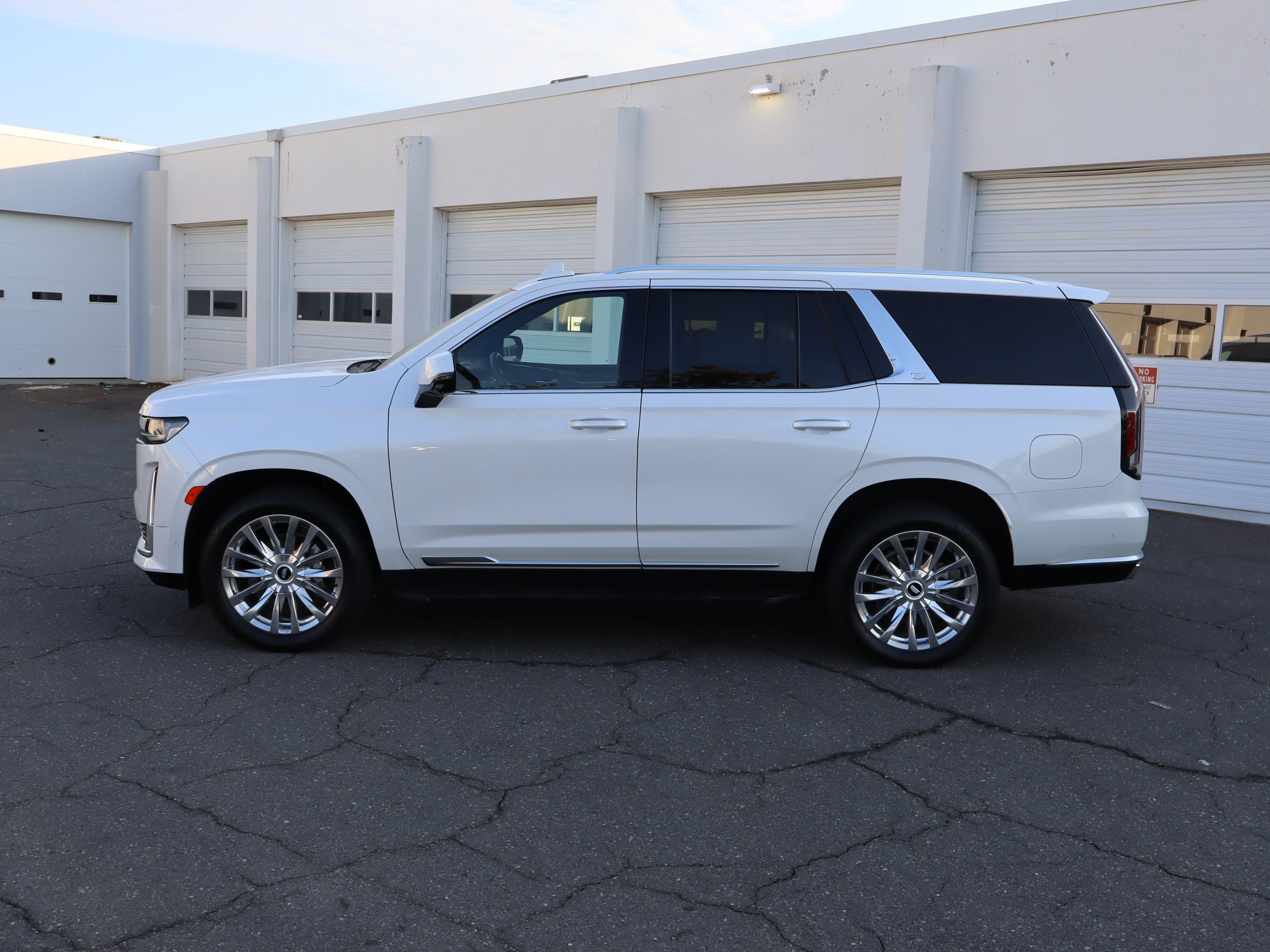 Used 2023 Cadillac Escalade Premium Luxury w/ Performance Package AWD/4WD image 7