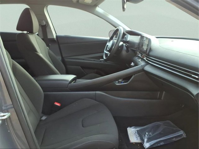 Used 2025 Hyundai Elantra SEL image 23