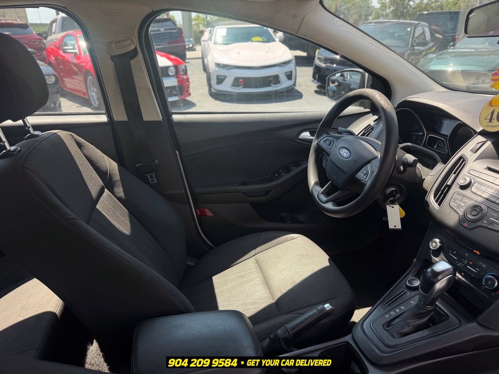 Used 2016 Ford Focus SE FWD image 25