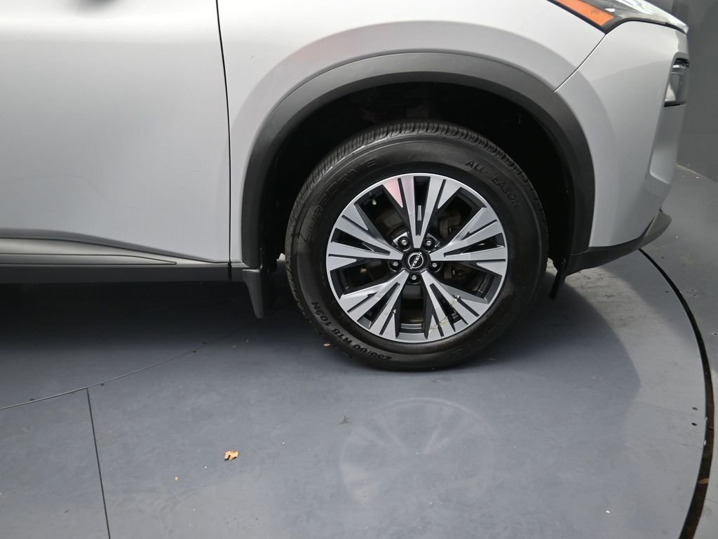 Used 2023 Nissan Rogue SV image 5