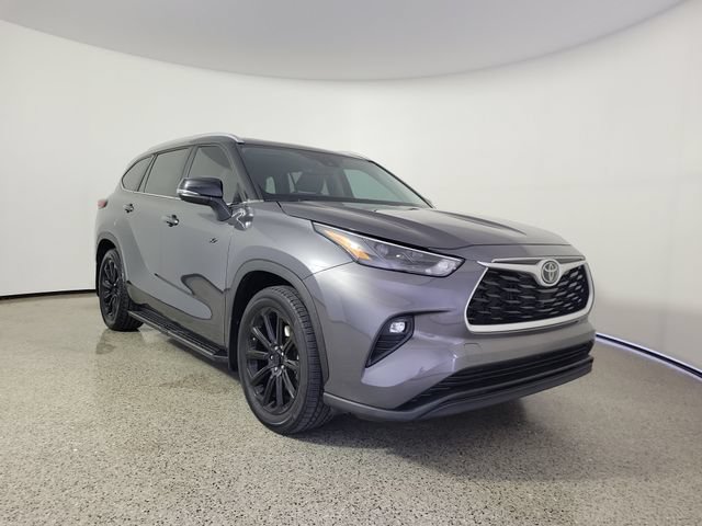 Used 2023 Toyota Highlander XLE FWD image 4