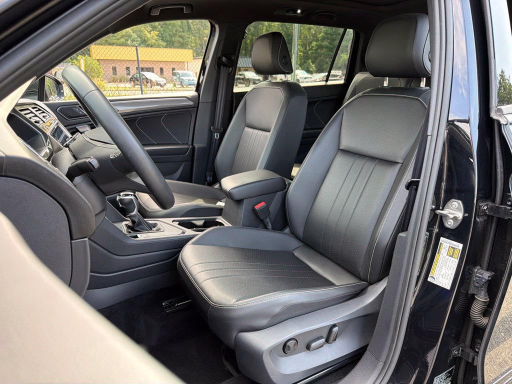 Used 2023 Volkswagen Tiguan SE R-Line FWD image 18