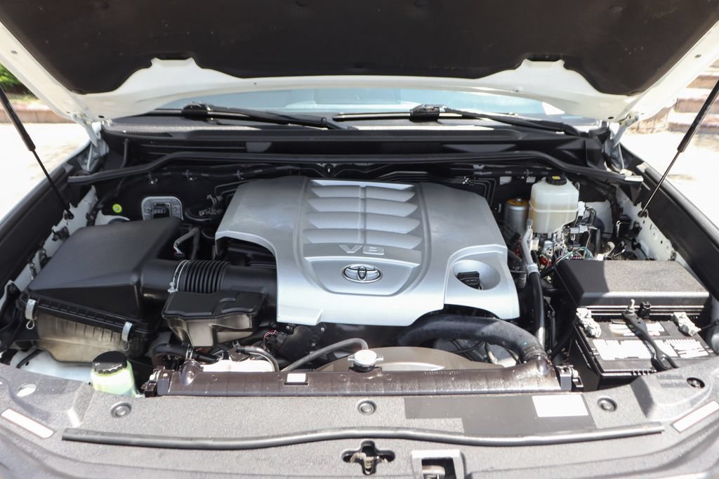 Used 2018 Toyota Land Cruiser AWD/4WD image 14
