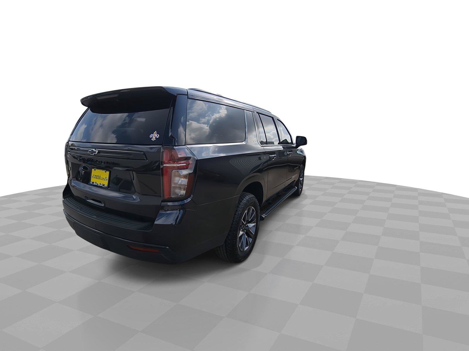 Used 2023 Chevrolet Suburban Z71 w/ Luxury Package AWD/4WD image 8