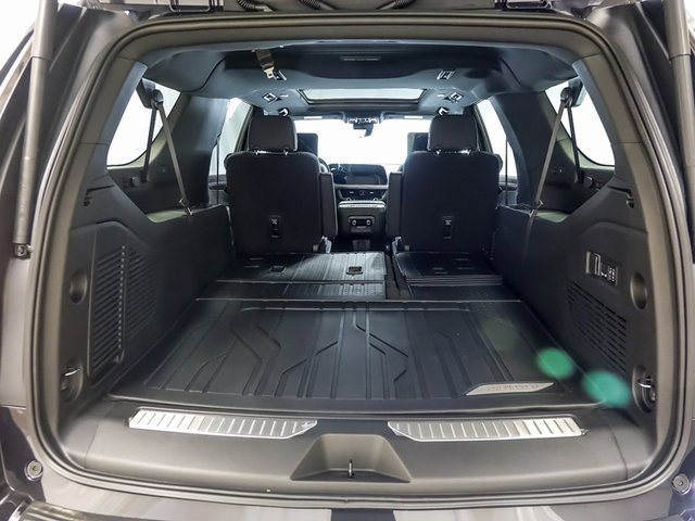 New 2026 Chevrolet Suburban Premier image 27