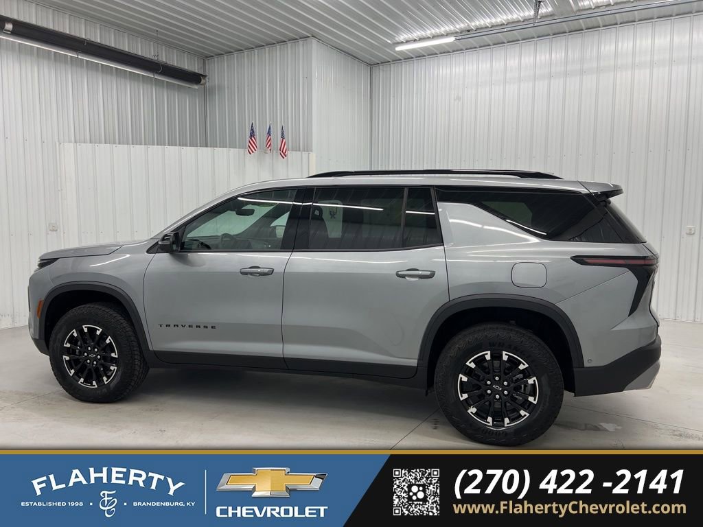 Used 2025 Chevrolet Traverse Z71 w/ Enhanced Driving Package image 5