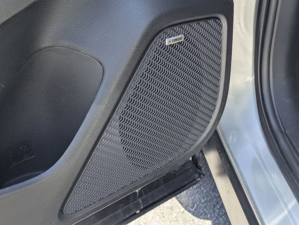 Used 2025 Mitsubishi Outlander SE AWD/4WD image 17