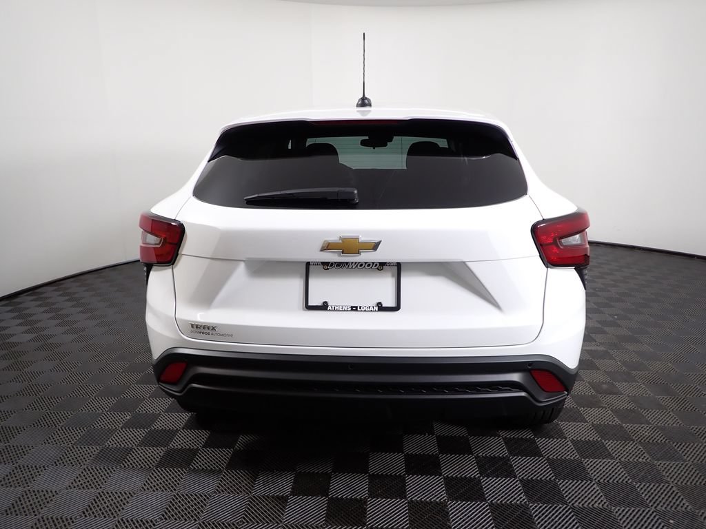 New 2026 Chevrolet Trax LS w/ LS Convenience Package FWD image 13