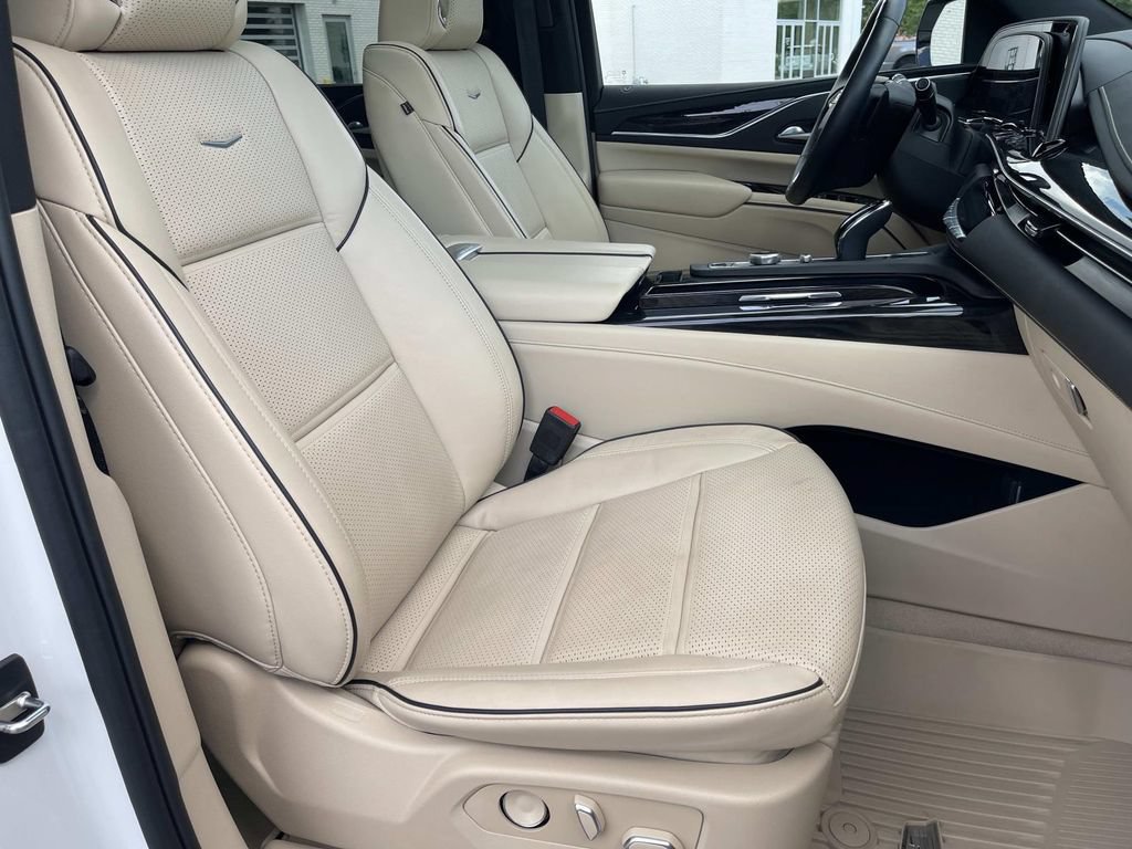 Certified 2024 Cadillac Escalade ESV Premium Luxury AWD/4WD image 26