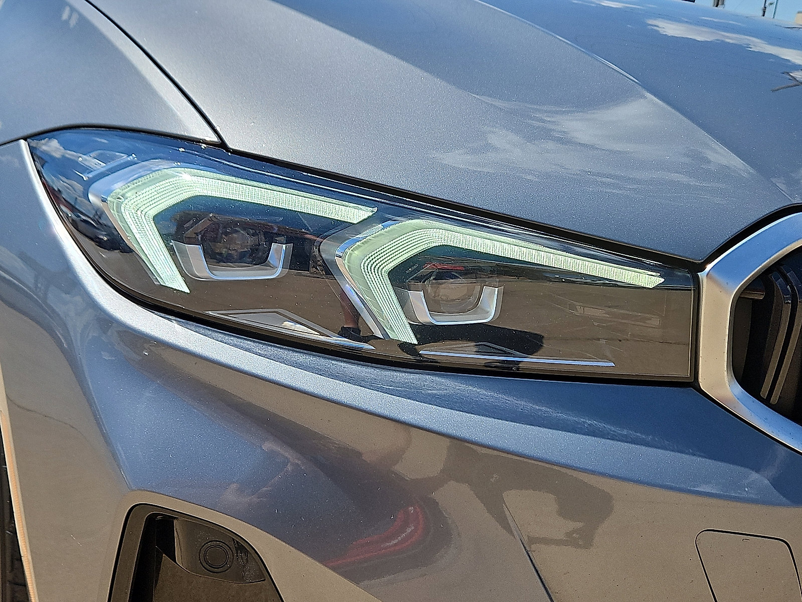 Used 2025 BMW 330i Sedan image 5