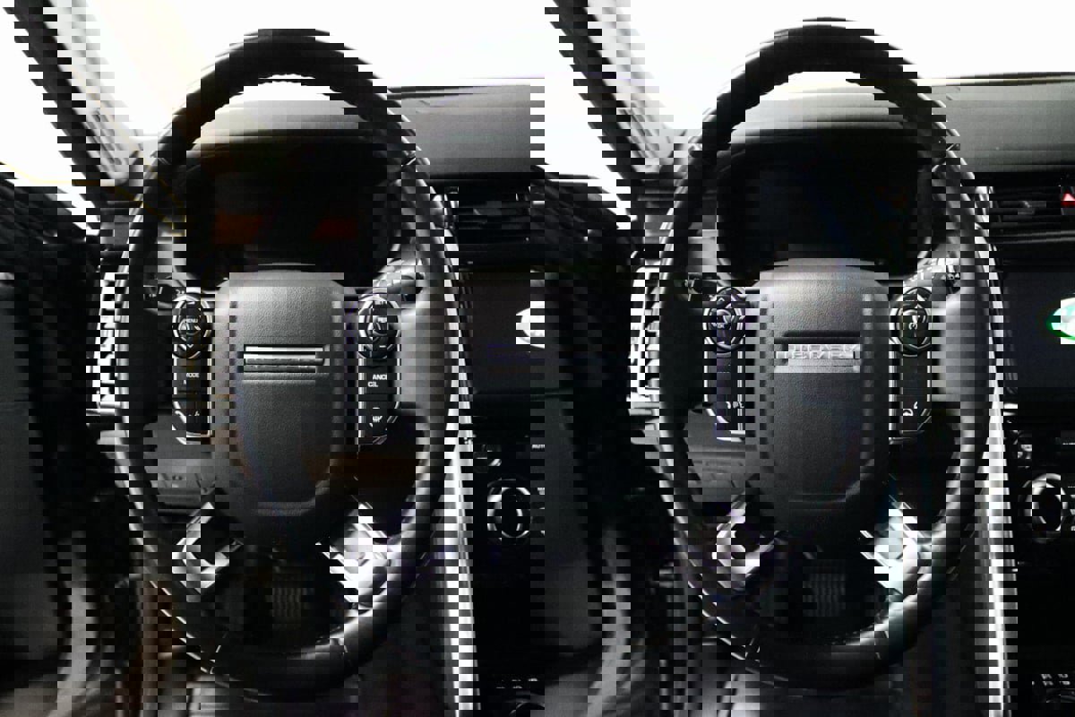 Used 2018 Land Rover Discovery HSE image 36