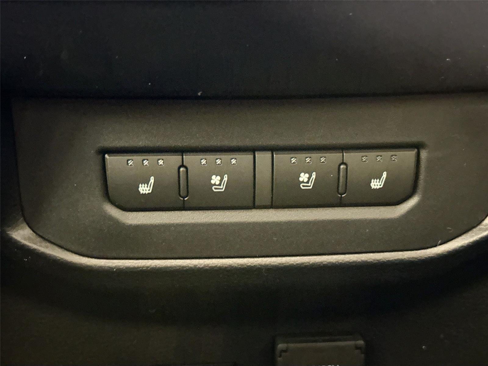 New 2026 Toyota Tundra Platinum AWD/4WD image 40