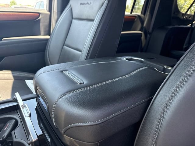 Used 2025 GMC Yukon XL Denali AWD/4WD image 23