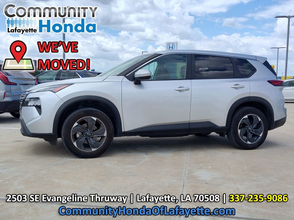 Used 2024 Nissan Rogue SV FWD image 3