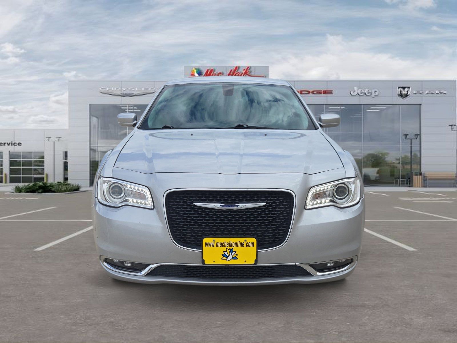 Used 2020 Chrysler 300 Touring w/ Driver Convenience Group image 8