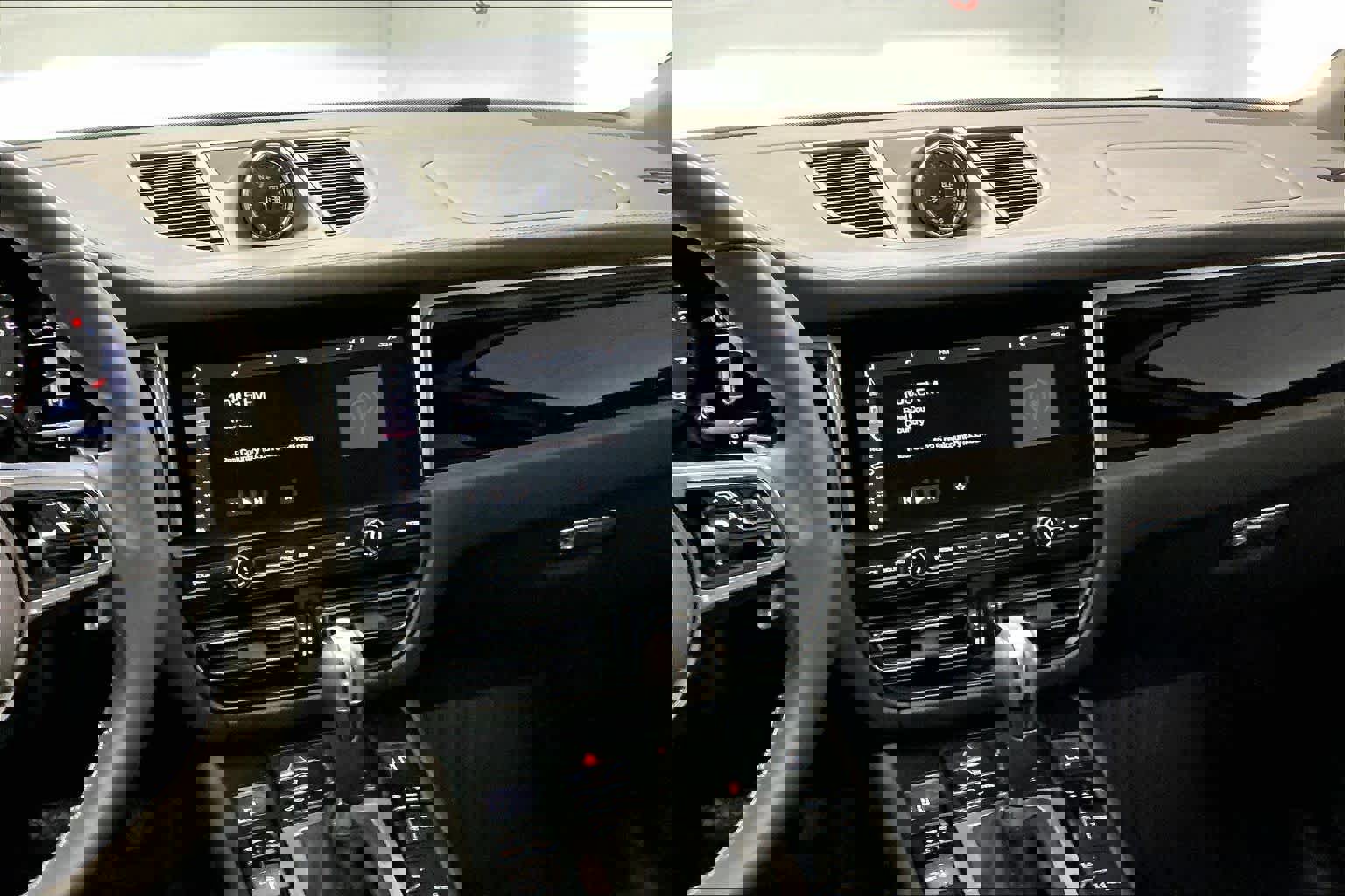 Used 2019 Porsche Macan S image 9