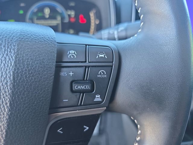 Used 2025 Toyota Camry SE image 17