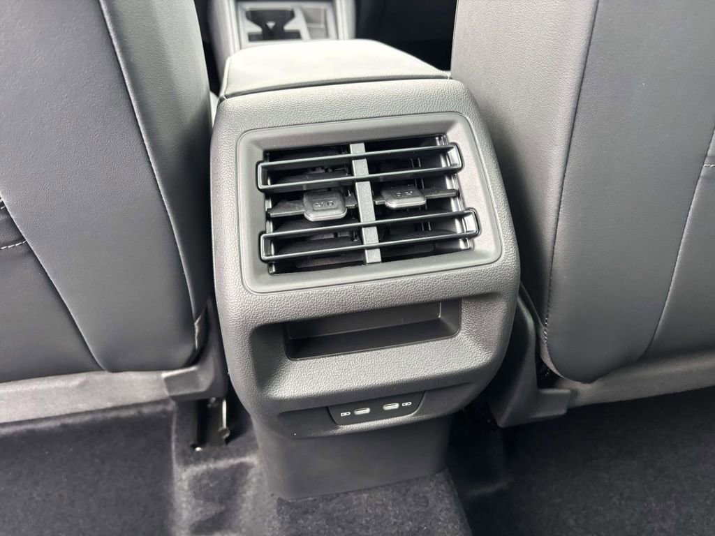 New 2026 Volkswagen Tiguan SE R-Line image 32