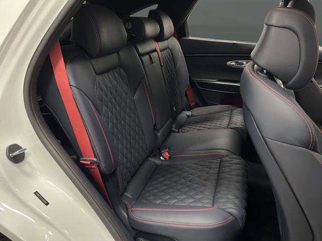 Used 2025 Genesis GV70 3.5T Sport w/ Sport Prestige Package image 32