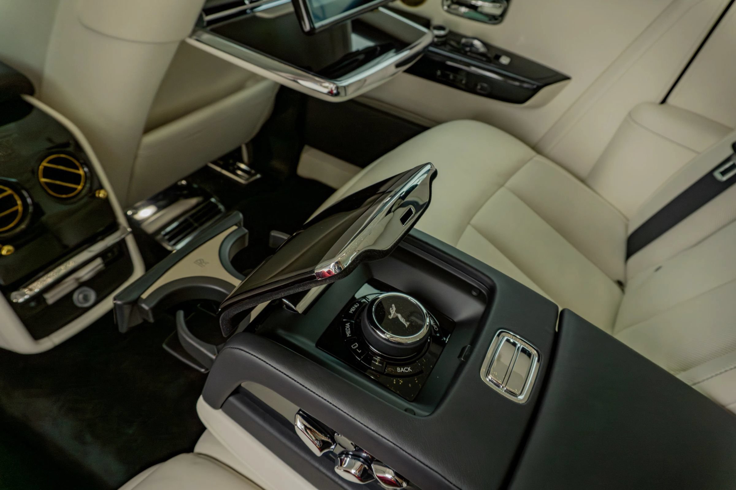 Used 2024 Rolls-Royce Phantom Sedan RWD image 80