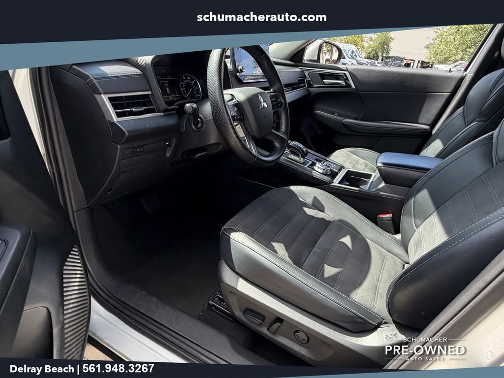 Used 2024 Mitsubishi Outlander FWD image 11