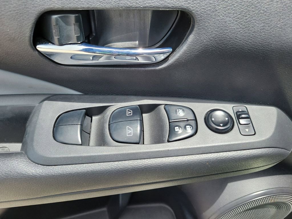 Used 2021 Nissan Kicks SR w/ SR Premium Package FWD image 25