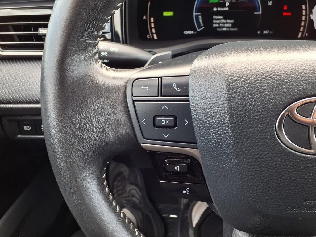 Used 2025 Toyota Camry SE FWD image 13