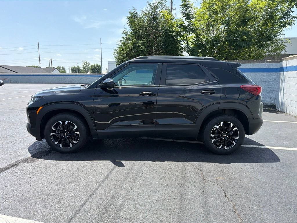 Used 2022 Chevrolet TrailBlazer LT FWD image 2