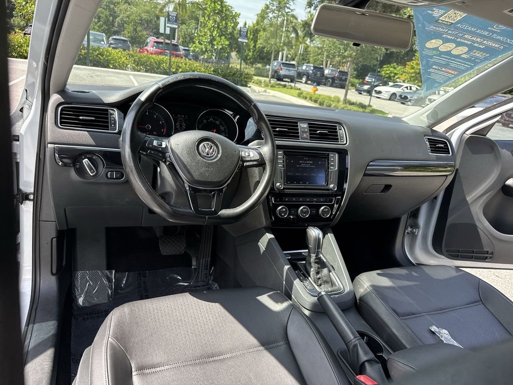 Used 2017 Volkswagen Jetta SEL FWD image 35