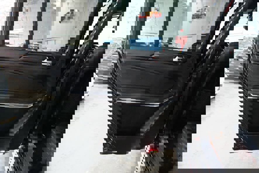 Used 2017 Mercedes-Benz GLS 550 4MATIC image 23