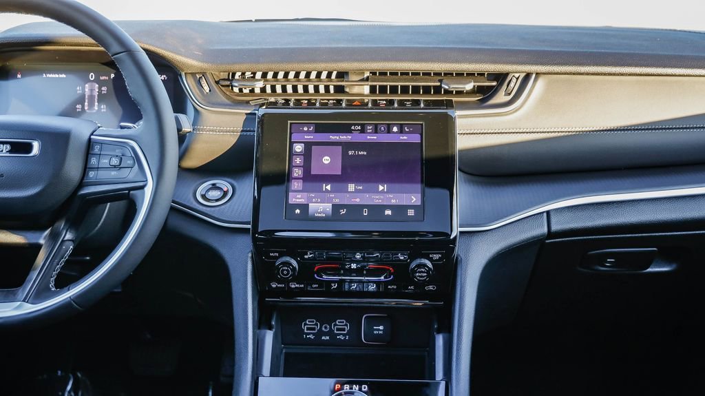 New 2025 Jeep Grand Cherokee Altitude image 14