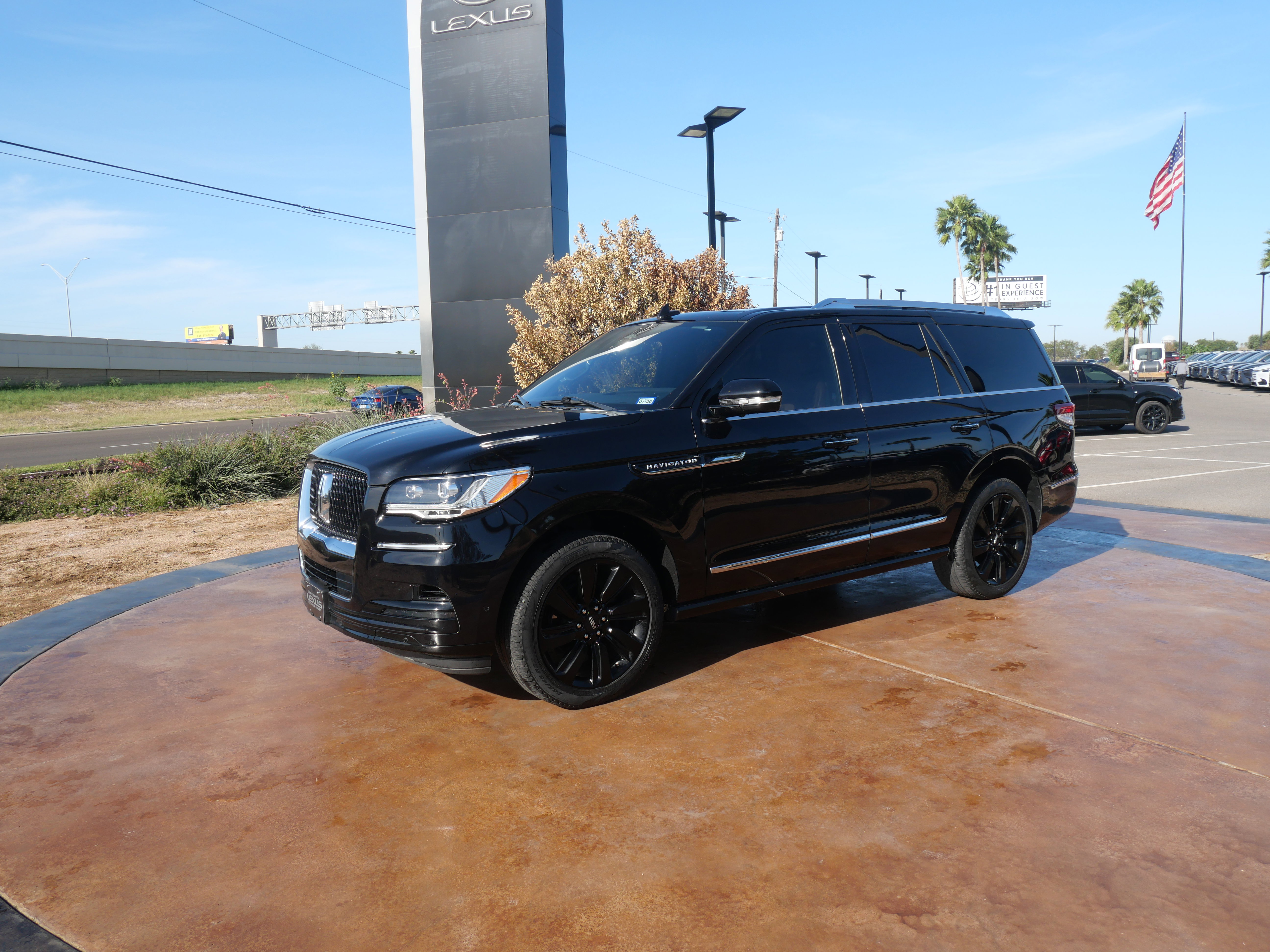 Used 2023 Lincoln Navigator Reserve w/ Monochromatic Package image 5