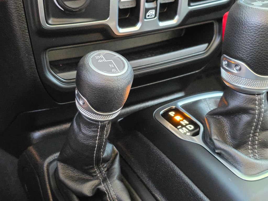 Used 2025 Jeep Wrangler Unlimited Sport AWD/4WD image 33