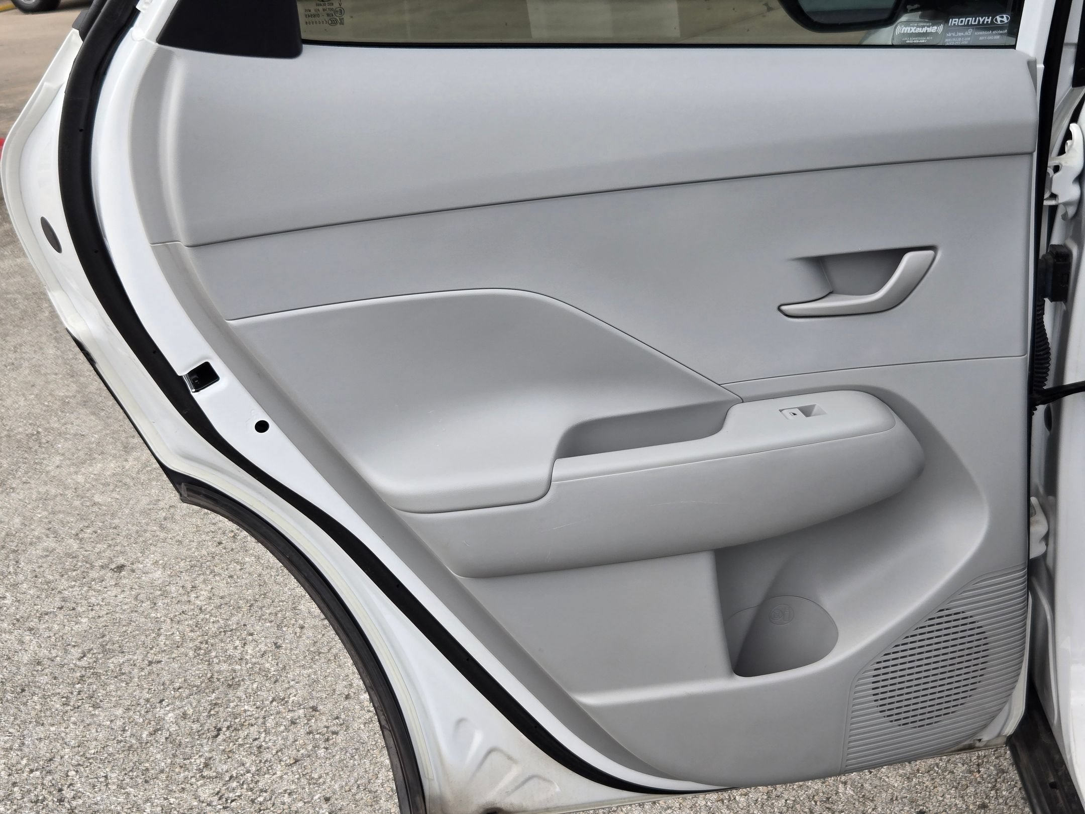 Used 2025 Hyundai Kona SEL FWD image 15
