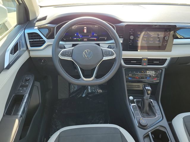 New 2026 Volkswagen Taos SE image 11