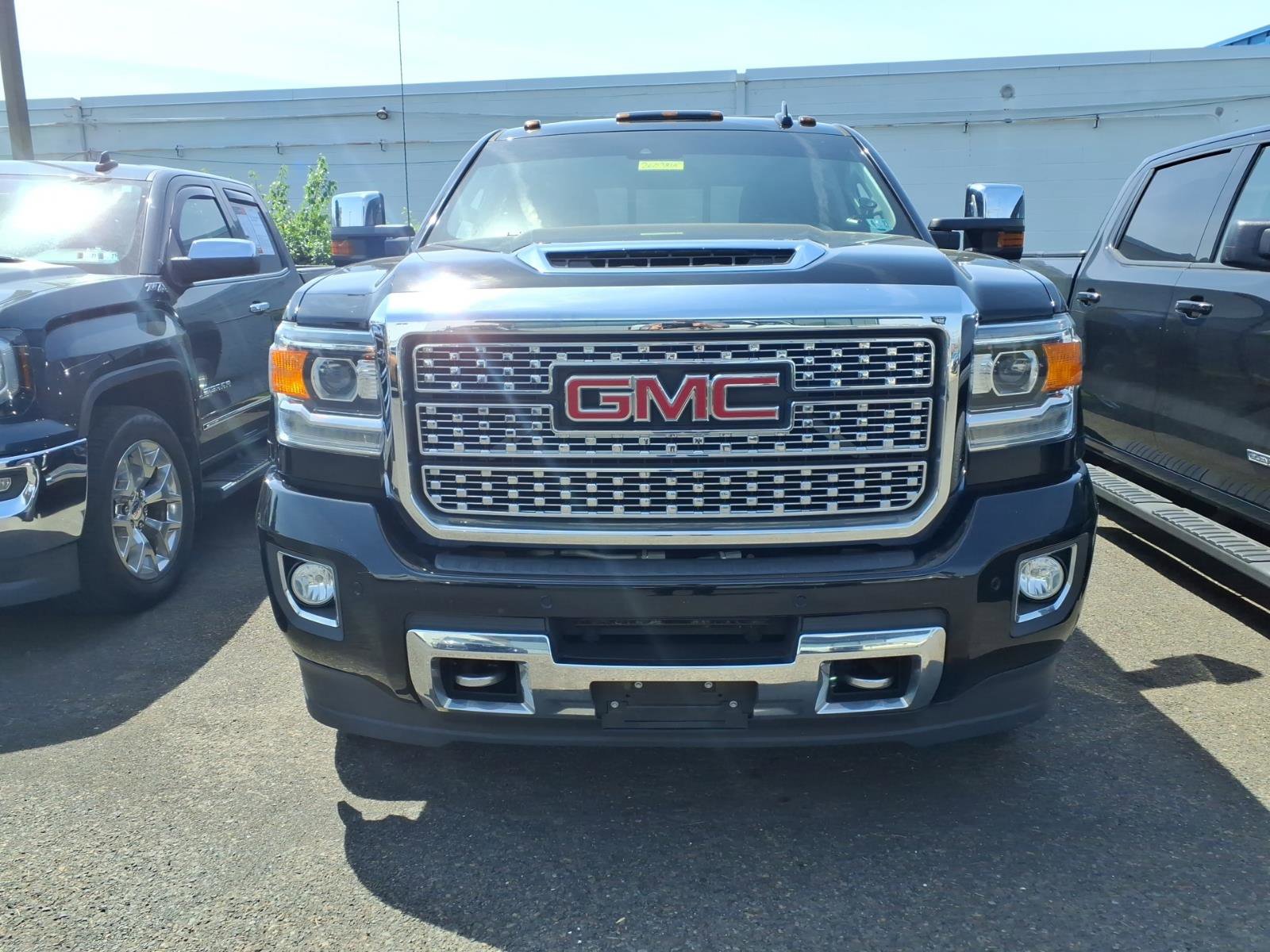 Used 2018 GMC Sierra 3500 Denali w/ Duramax Plus Package AWD/4WD image 7