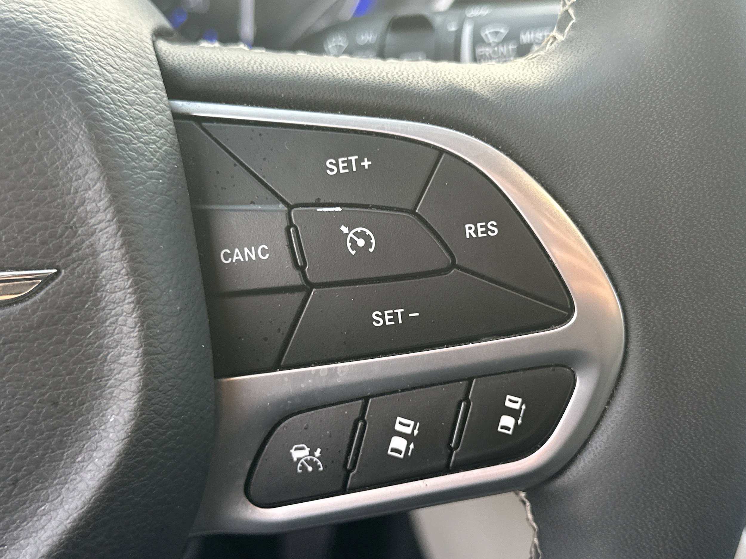 Used 2024 Chrysler Pacifica Touring-L FWD image 23