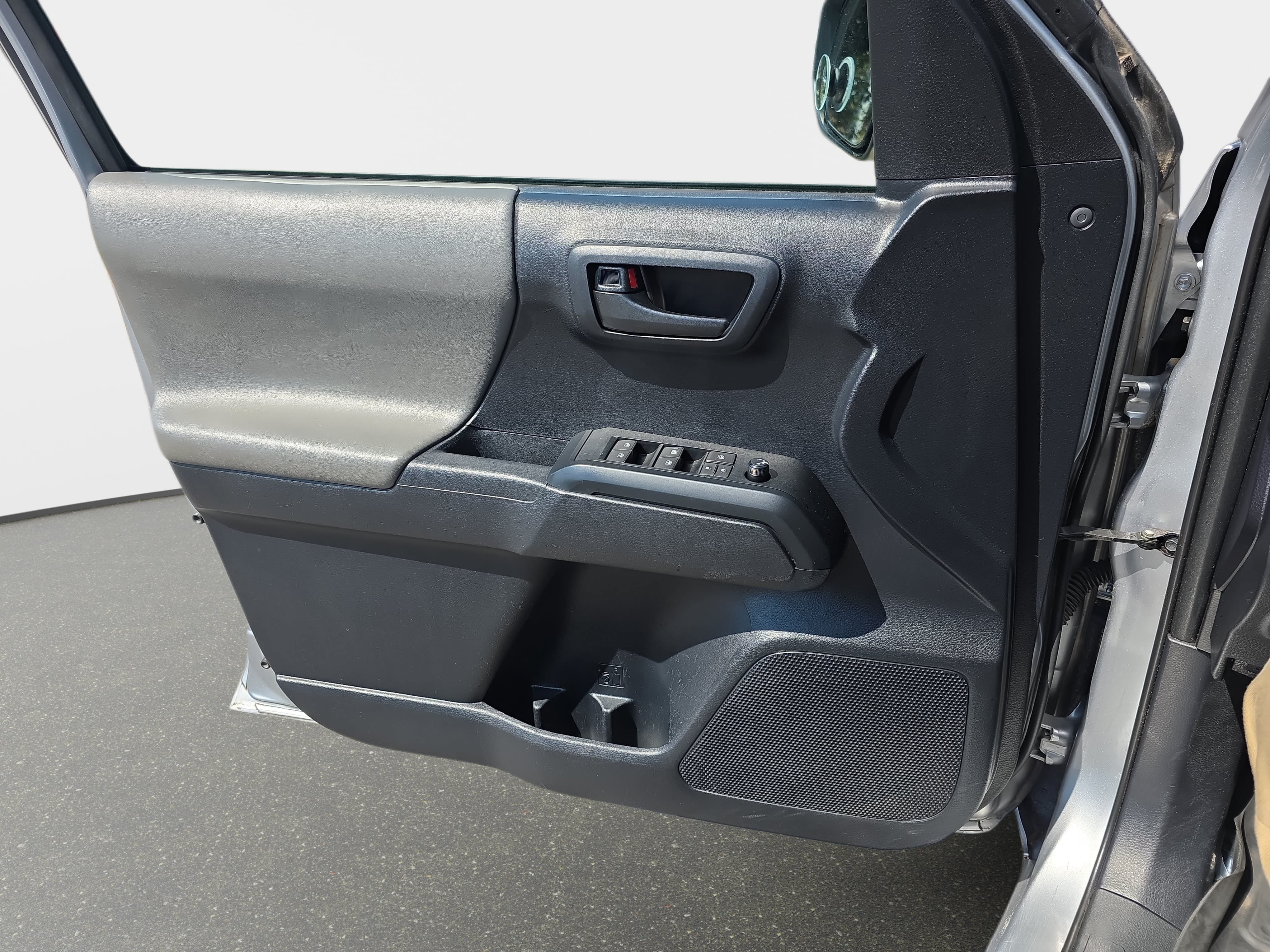 Used 2019 Toyota Tacoma SR w/ SR Convenience Package RWD image 24