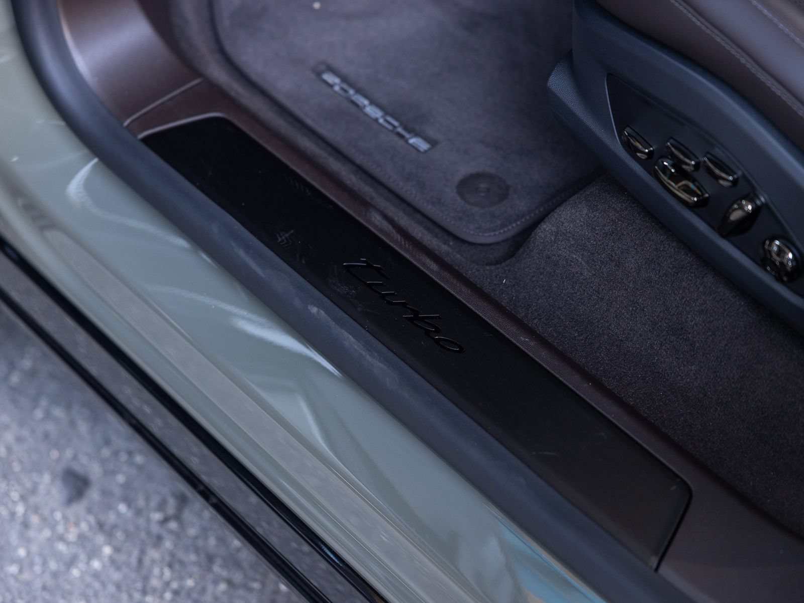 New 2026 Porsche Cayenne Turbo AWD/4WD image 31