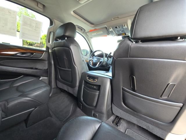 Used 2020 Cadillac Escalade Luxury RWD image 16
