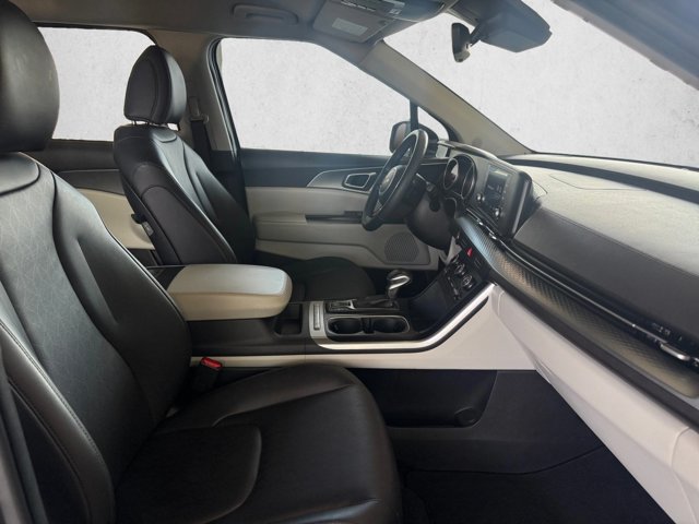 Used 2024 Kia Carnival LX FWD image 19