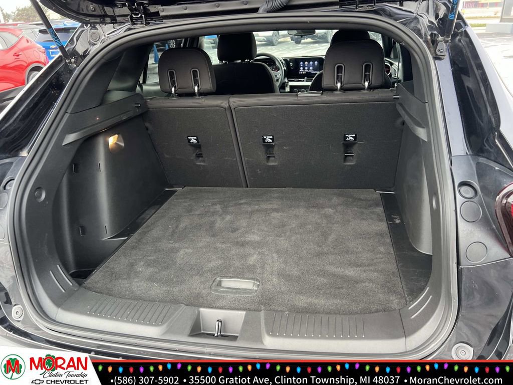 Certified 2024 Chevrolet Trax RS w/ Driver Confidence Package image 11